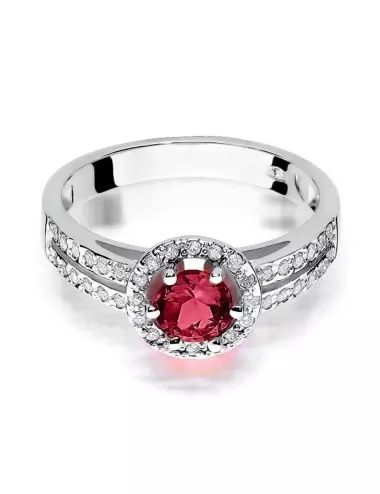 Rubino prabanga - balto aukso žiedas su Ovalo formos rubinu ir deimantais