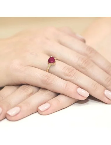 žiedas su širdelės formos rubinu ir deimantais