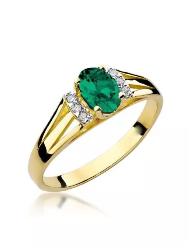 Smaragdinis - geltono aukso žiedas su ovalo formos smaragdu ir deimantais