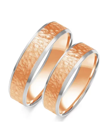 Dviejų spalvų vestuviniai žiedai su smelio raštų