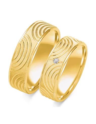 Gilios reljefinės faktūros auksiniai vestuviniai žiedai su deimantu