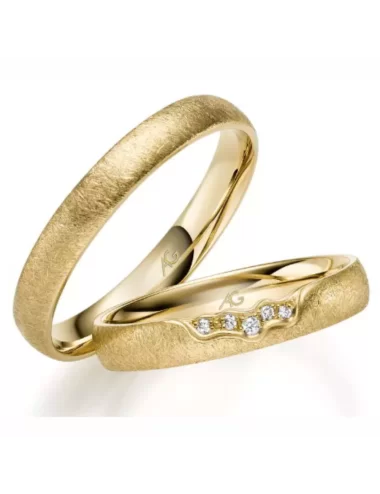 Vestuvinis žiedas su tekstūra su deimantais