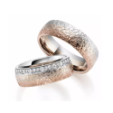 Dviejų aukso spalvų vestuviniai žiedai
