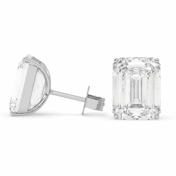 balto aukso arba platinos auskarai su stačiakampio formos emerald cut deimantu