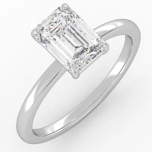 klasikinis balto aukso arba platinos sužadėtuvių žiedas su stačiakampio formos deimantu