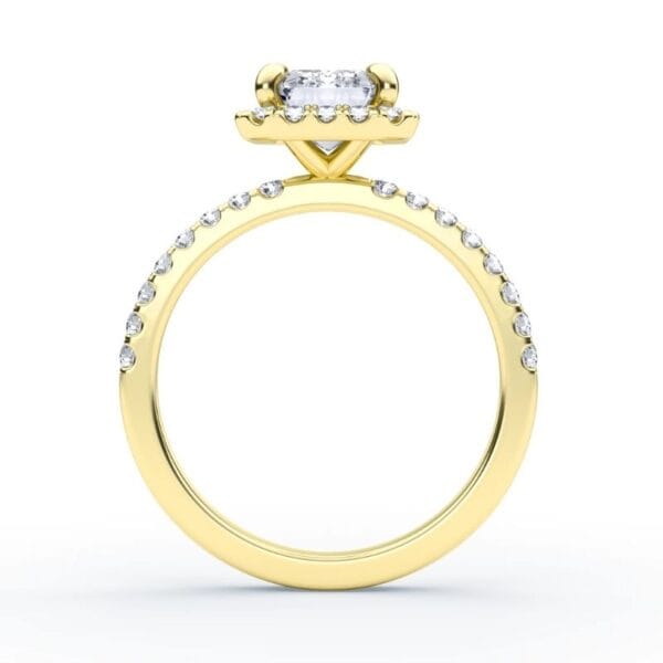 Modernus sužadėtuvių žiedas su deimantais ir halo juostele iš geltono aukso - emerald cut