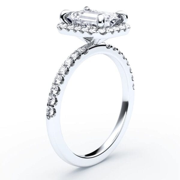 Modernus sužadėtuvių žiedas su deimantais ir halo juostele iš balto aukso arba platinos - emerald cut