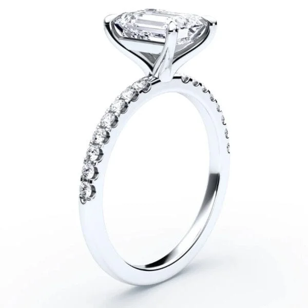 Modernus sužadėtuvių žiedas su deimantu iš balto aukso arba platinos - emerald cut