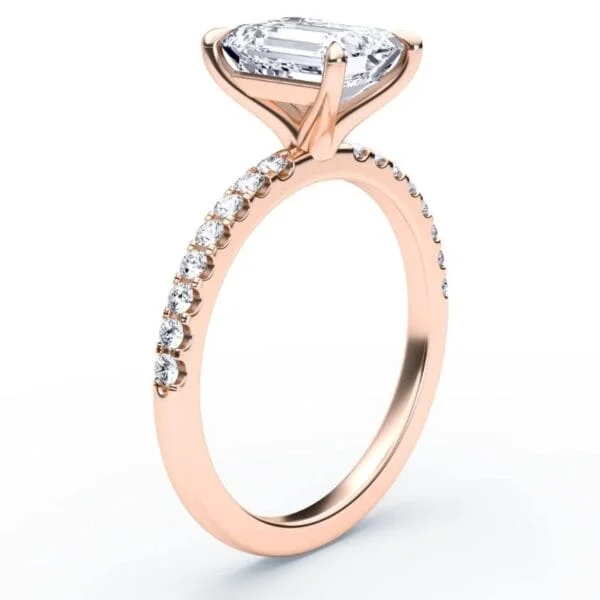 Modernus sužadėtuvių žiedas su deimantu iš raudono aukso - emerald cut