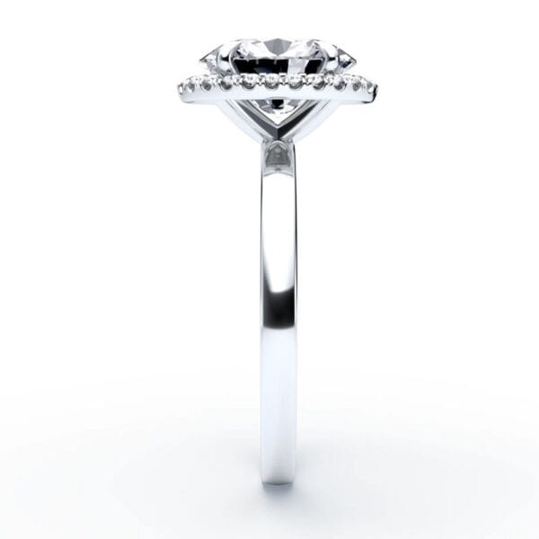 Klasikinis sužadėtuvių žiedas su deimantu ir halo juostele iš balto aukso arba platinos - oval cut