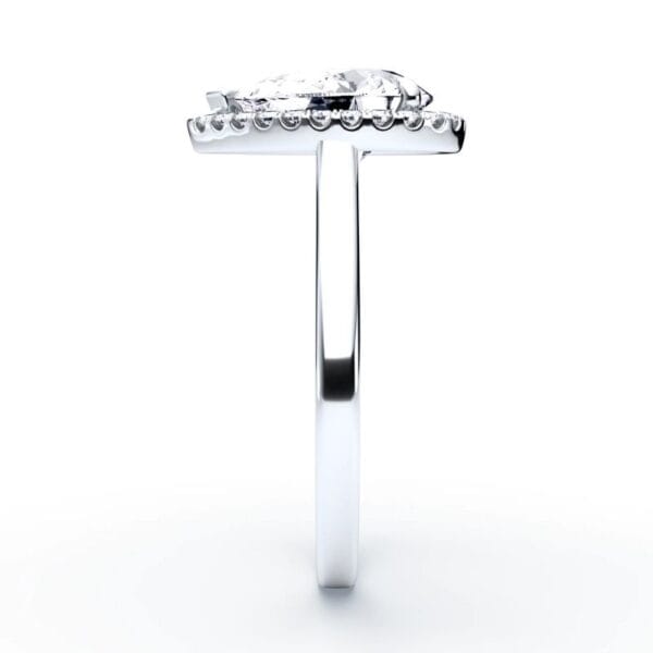 Modernus sužadėtuvių žiedas su deimantu ir halo juostele iš balto aukso arba platinos - pear cut