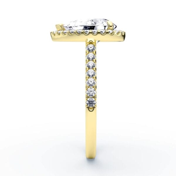 Modernus sužadėtuvių žiedas su deimantais ir halo juostele iš geltono aukso - pear cut