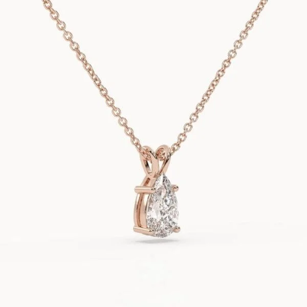 Klasikinis pakabukas su lašo formos deimantu iš raudono aukso - Pear cut