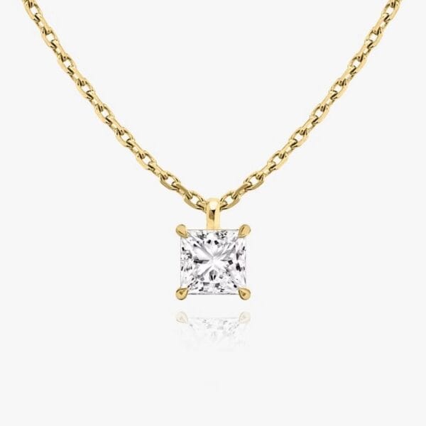 Klasikinis pakabukas su kvadratinės formos deimantu iš geltono aukso