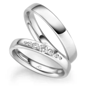 Niemiecka obrączka ślubna z diamentami – Happy Diamonds III (0,20 ct)