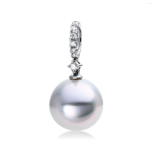 Auksinis pakabukas su juodu perlu ir deimantais (Taičio, 13 mm, 0.11 ct)