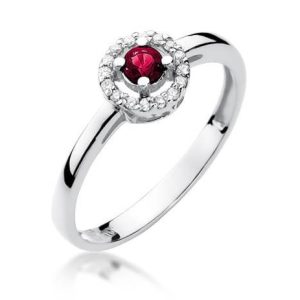 Rubino Bučinys – Žiedas su rubinu ir deimantais