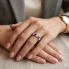 2.02 ct žiedas su safyrais ir deimantais baltas auksas ant rankos