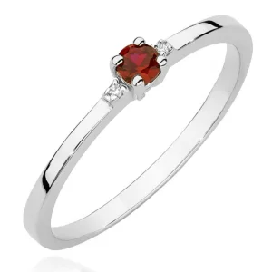 Minimalistinis sužadėtuvių žiedas su rubinu ir deimantais - Greenland (0.16 ct)