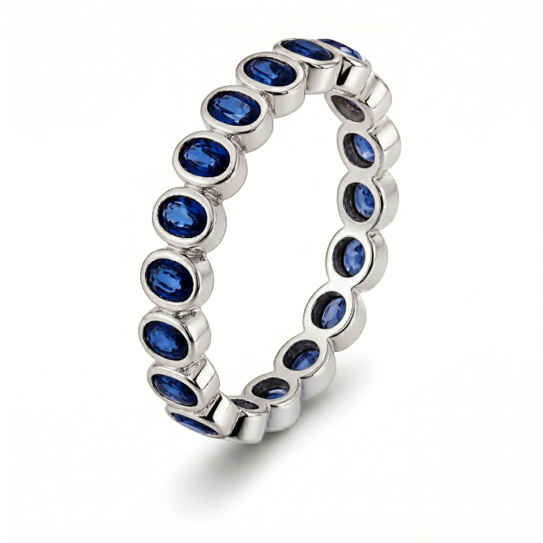 4.23 ct žiedas su mėlynais safyrais balto aukso