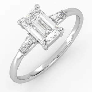 Modernus Emerald – unikalus balto aukso žiedas su deimantu Emerald formos ir deimantais (1,30 ct)