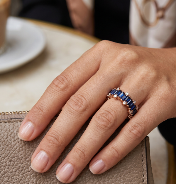 5.50 ct žiedas su safyrais ir deimantais ant rankos raudono aukso