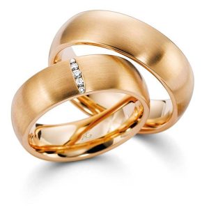 Platus vestuvinis žiedas su šampaniniais deimantais (0,045 ct)