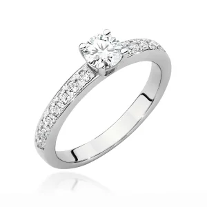 Balto aukso žiedas su spindinčiu Apvalios formos deimantu ir deimantais – Deimantinė svajonė (0,60 ct H/SI2)