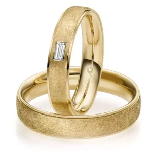 Tekstūrinis vestuvinis žiedas su deimantu – Emerald I (0,11 ct)