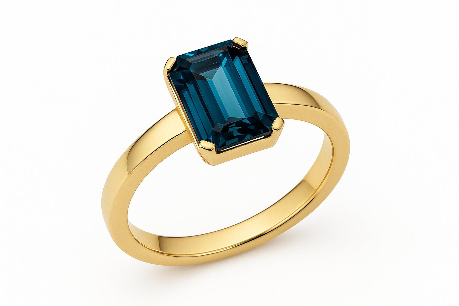 Geltono aukso žiedas su stačiakampio formos mėlynu turmalinu (Indigolit) ant balto fono, modernus ir elegantiškas dizainas