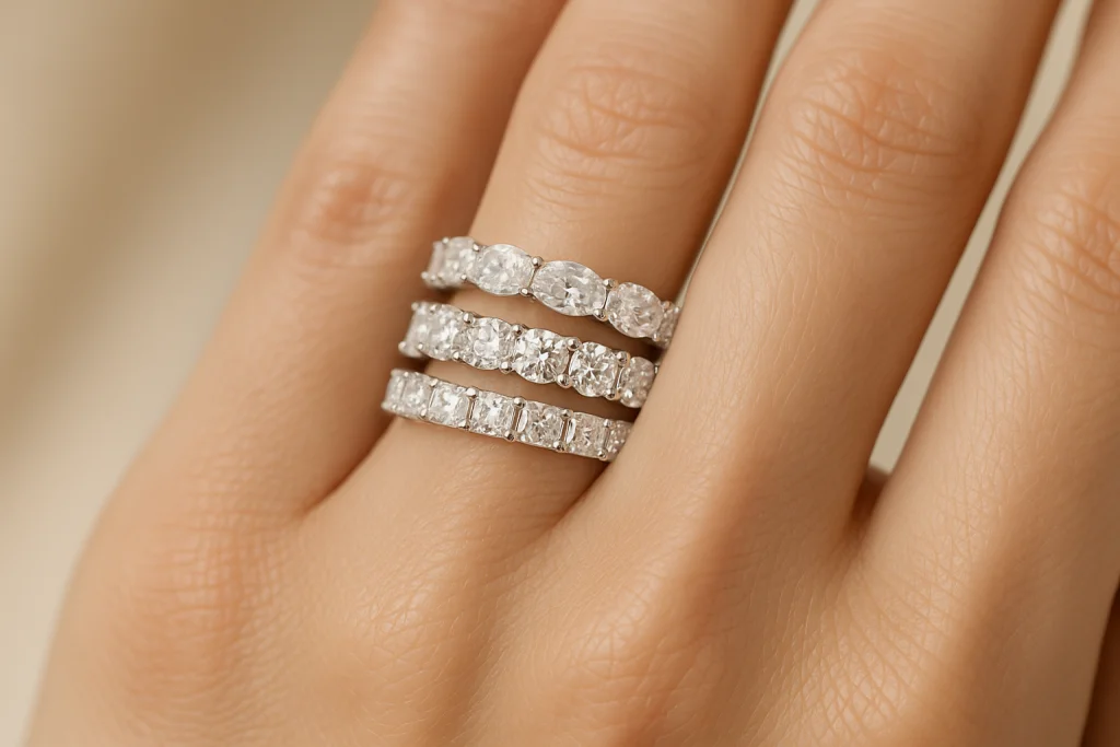 Deimantinė juostelė – žiedai su deimantais aplink visą žiedą, simbolizuojantys amžiną meilę ir išliekamąją vertę.