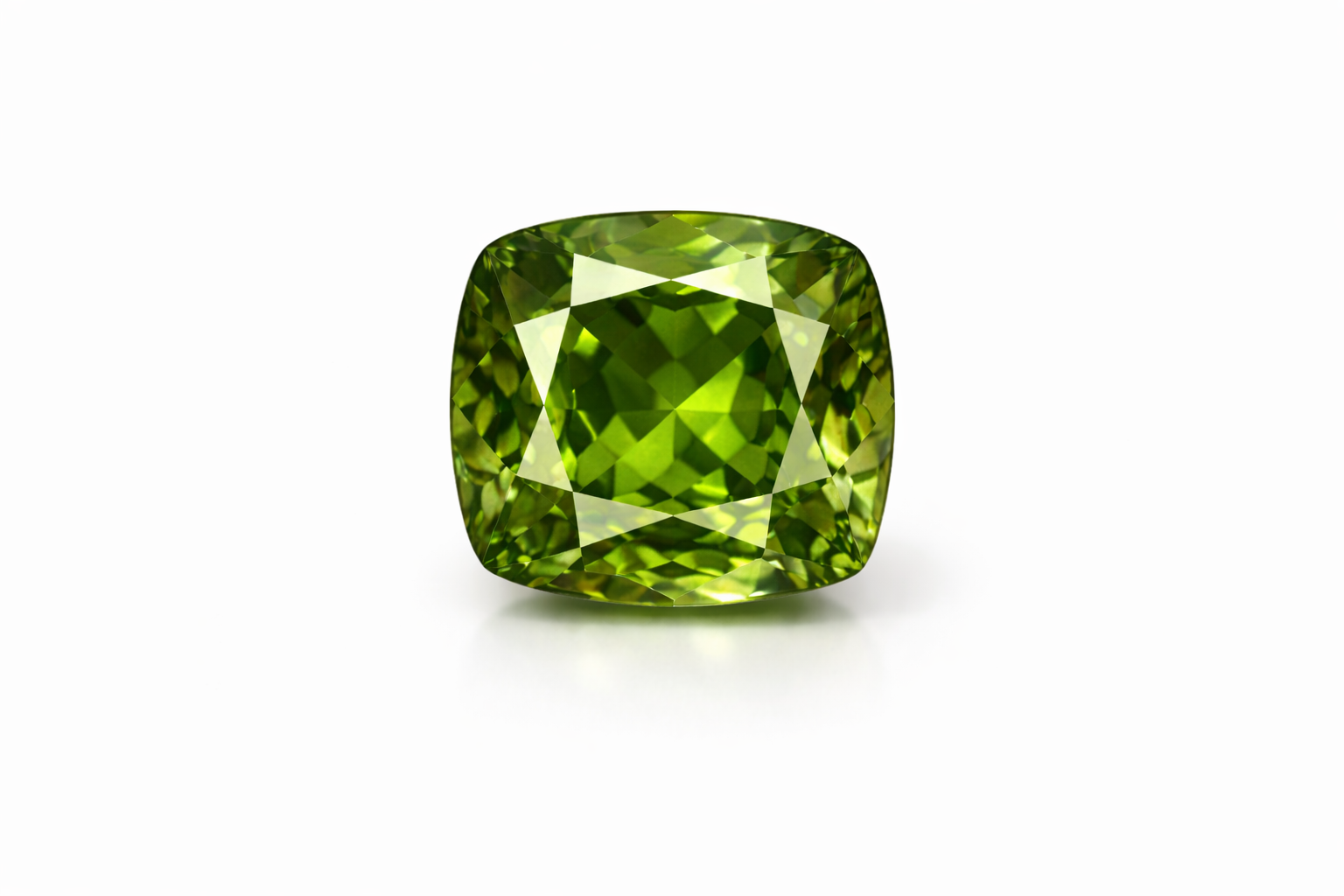 Žalias špinelis – natūralus žalios spalvos brangakmenis
