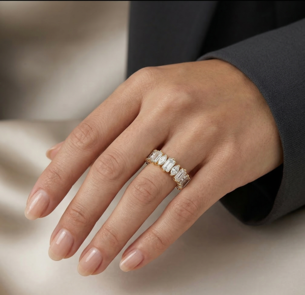 Deimantinė juostelė su 9 Marquise & 9 Baguette deimantais 4.50 karatų geltono aukso ant pirsto