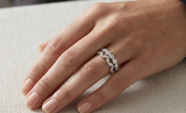 Deimantinė juostelė su 18 Marquise 5.48 karatai ant piršto baltas auksas