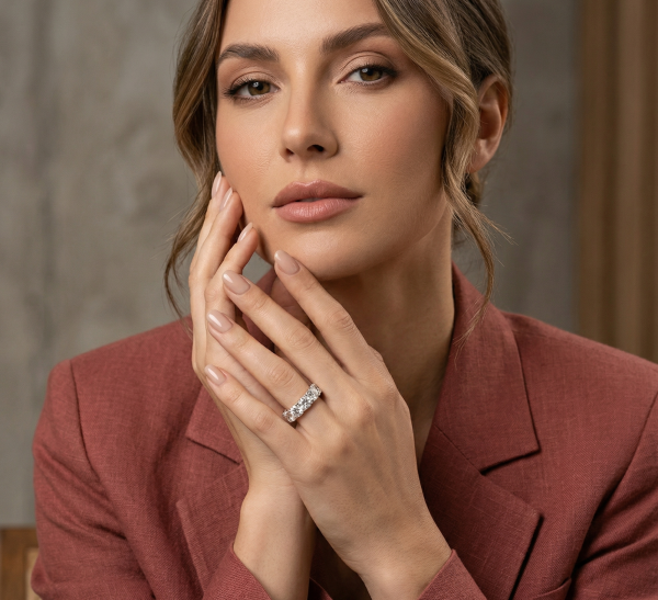 Deimantinė juostelė su deimantais (7.00 ct) 5.40 mm ant stilingos merginos rankos baltas auksas 2