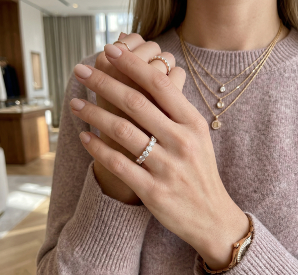 Deimantinė juostelė su laboratoriniais deimantais (2.20 ct) 3.10 mm raudono aukso ant pirsto 2