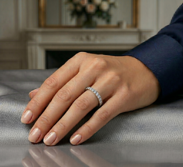 Žiedas-juostelė su deimantais Channel ant rankos(15 vnt - 0.45 ct) 2.20 mm baltas auksas