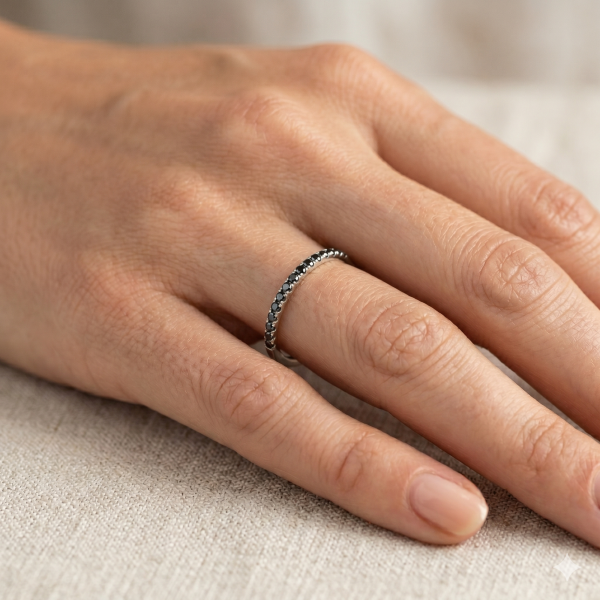 Žiedas su juodais deimantais - deimantinė juostelė balto aukso (20 vnt - 0.20 ct) 1.50 mm 2