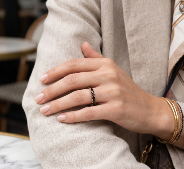 Žiedas su juodais deimantais - raudono aukso deimantinė juostelė (15 vnt - 0.75 ct) 2.50 mm 222