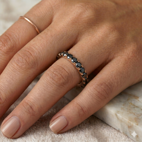 Žiedas su juodais deimantais - raudono aukso deimantinė juostelė ant prišto(13 vnt - 1.05 ct) 3.00 mm 2