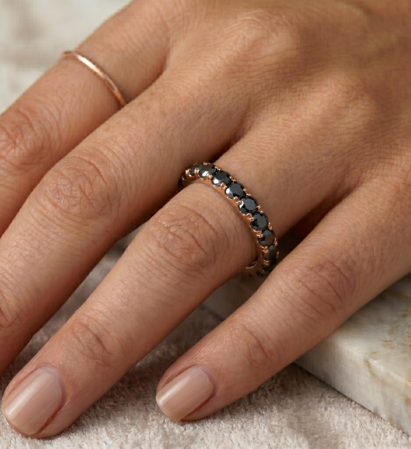 Žiedas su juodais deimantais - raudono aukso deimantinė juostelė ant prišto(13 vnt - 1.05 ct) 3.00 mm 2