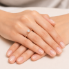 Sužadėtuvių žiedas su Round deimantu (Lab Grown 0.50 ct) raudonas auksas ant rankos